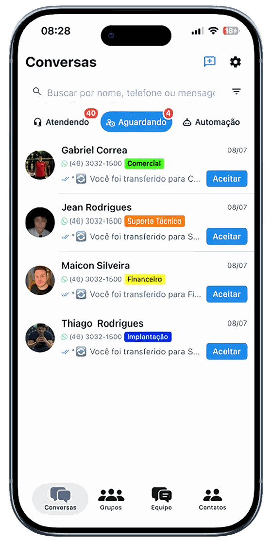 Aplicativo do ZionTalk na aba Aguardando, com a fila de conversas por departamento e o bot&atilde;o de aceitar cada atendimento